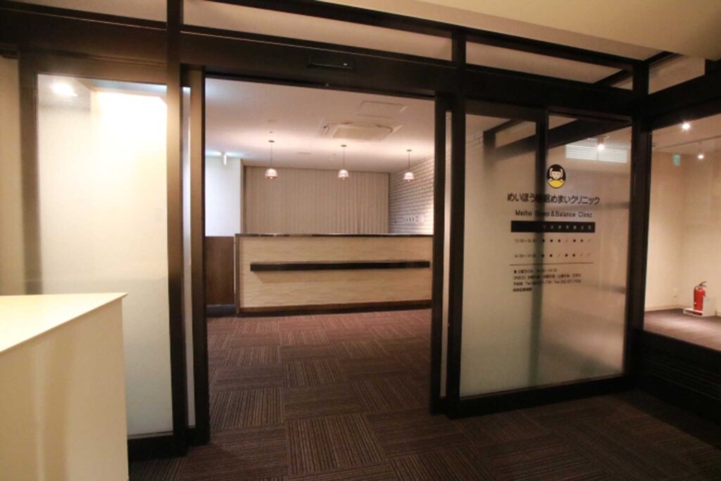 デザイン、クリニック受付
カウンター、間接照明、モダンデザイン