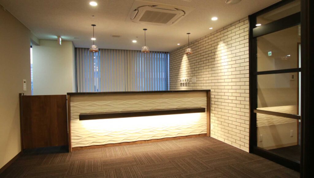 デザイン、クリニック受付
カウンター、間接照明、モダンデザイン