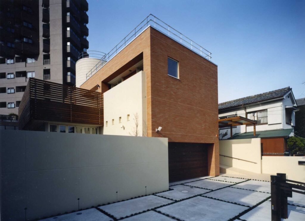 デザイナーハウス、外観、インナーガレージ、RC造、鉄筋コンクリート造、オーバースライダー、タイル貼、モダン住宅