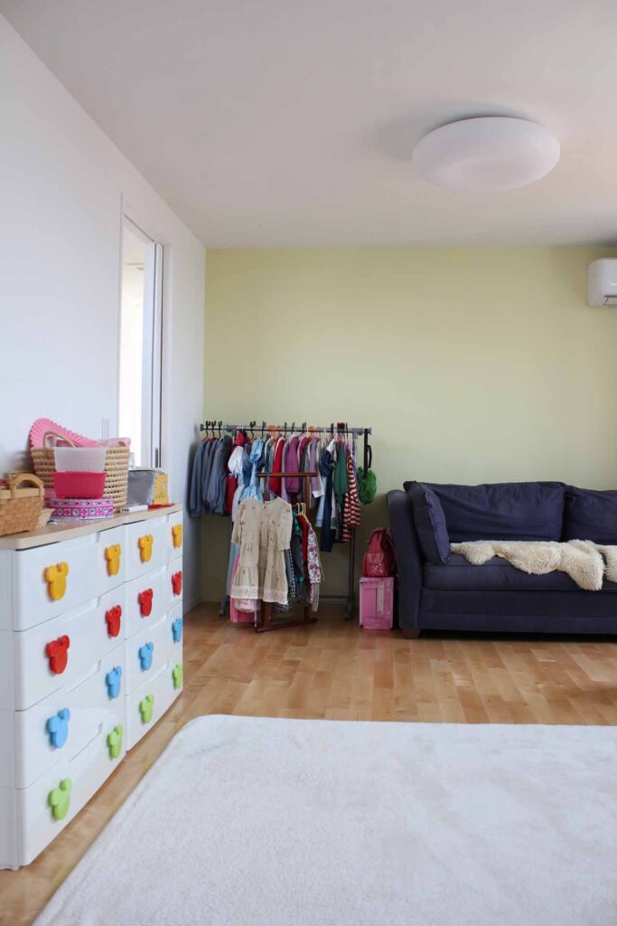 デザイナーハウス、子供部屋、カバ材フローリング、木造、モダン