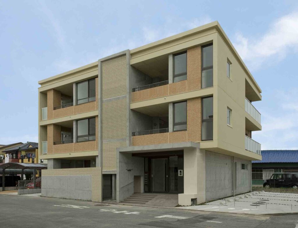 デザイナーズマンション、外観、コンクリート打放、空洞ブロック、セッキ質タイル、RC造、鉄筋コンクリート造、モダン、逆梁工法
