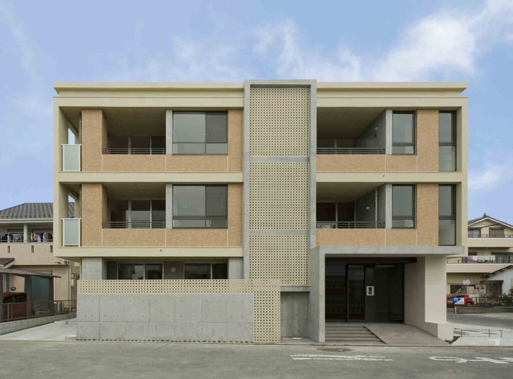 デザイナーズマンション、外観、コンクリート打放、空洞ブロック、セッキ質タイル、RC造、鉄筋コンクリート造、モダン、逆梁工法
